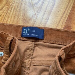 Woman’s gap corduroy jeans